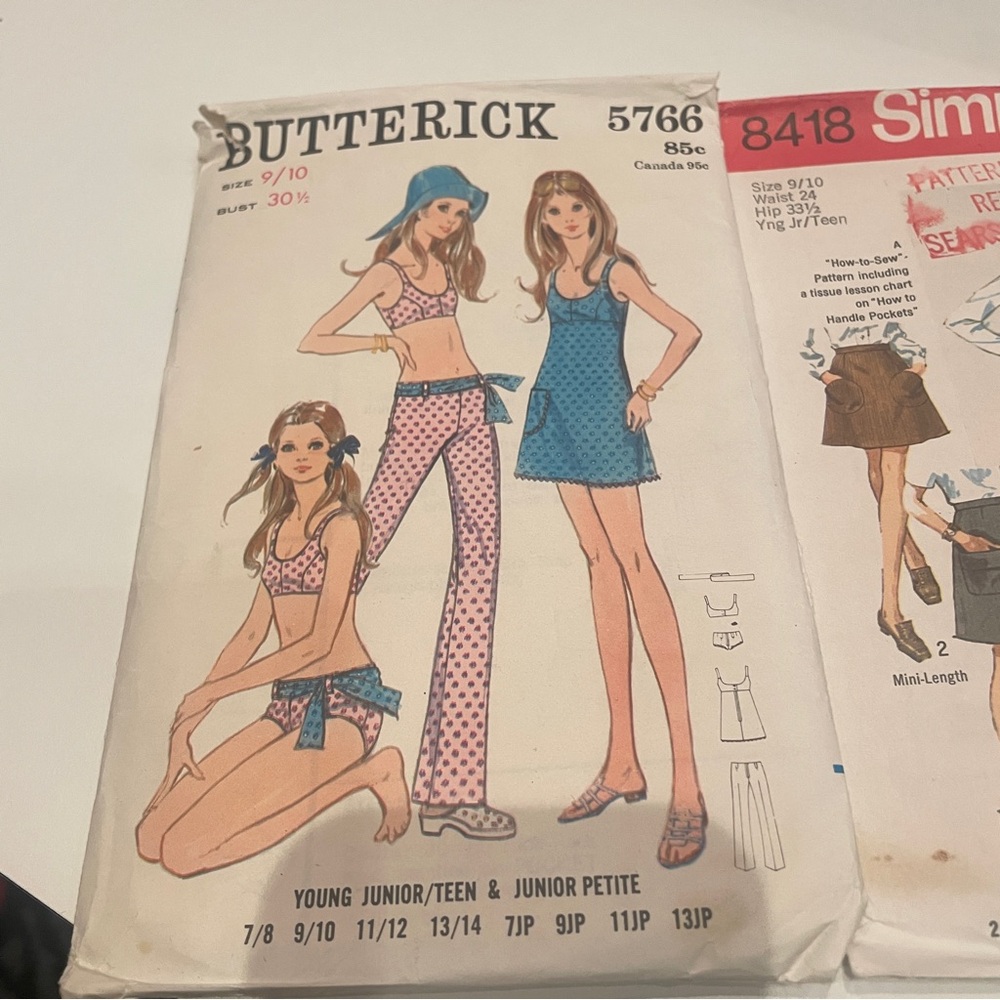 Two Vintage Sewing Patterns - Picture 3 of 3